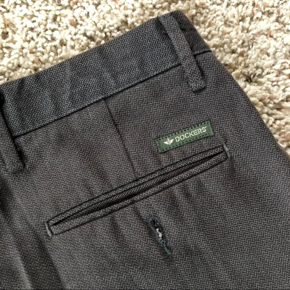 Dockers Men’s Dark Gray Pleated-Cuffed Class A Dress Pants Khakis Size 32x32 - Picture 7 of 9